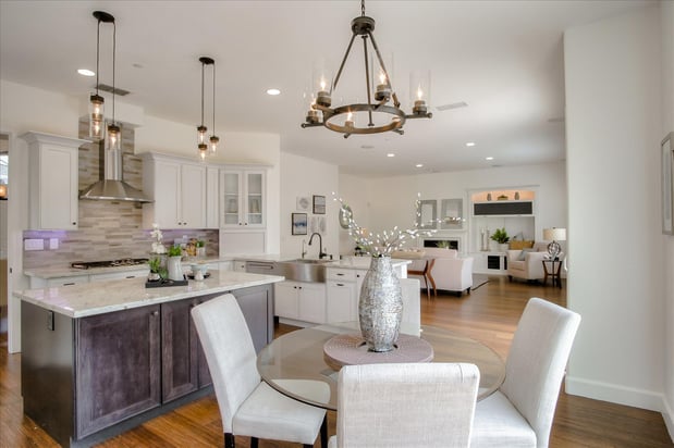 Images Coldwell Banker Realty: Lauren Kraus