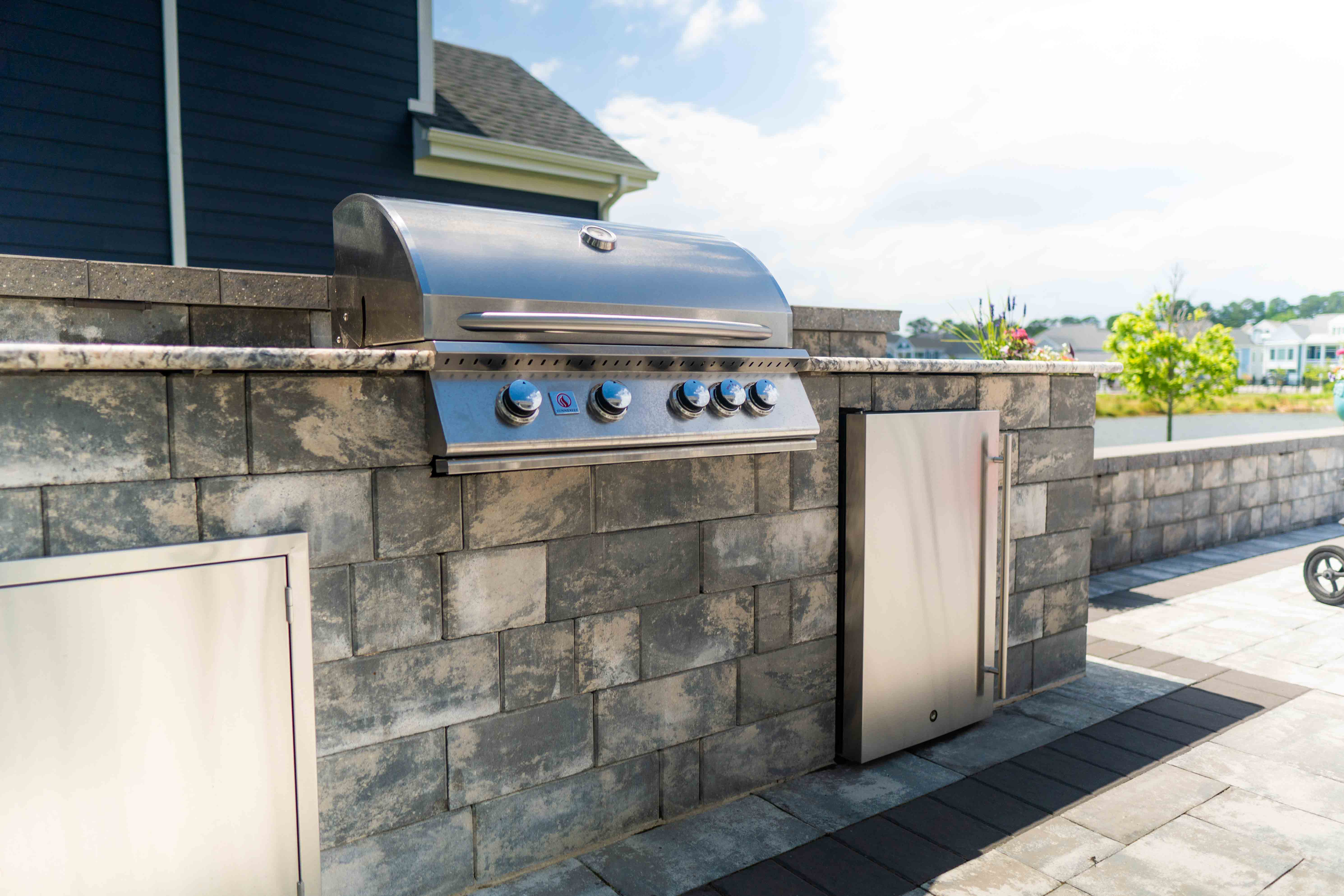 Transform your backyard into the ultimate culinary retreat with our bespoke outdoor kitchens and dining areas. From sizzling grills to stylish dining sets, create memorable moments and indulge in al fresco dining at its finest