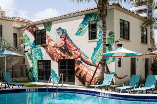Hotel Rendale Miami outdoor pool with mural 