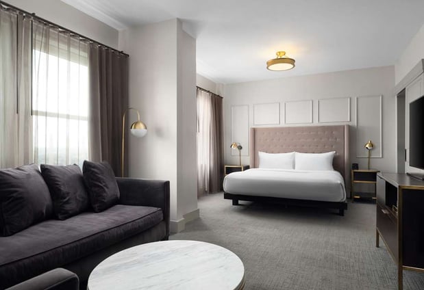 Images Hotel Phillips Kansas City, Curio Collection by Hilton