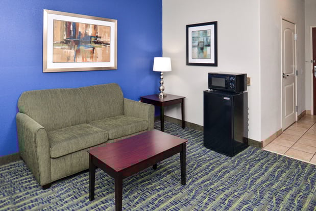 Images Holiday Inn Express & Suites San Antonio South by IHG