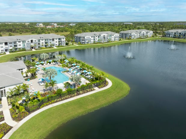 Images Everly Apartments