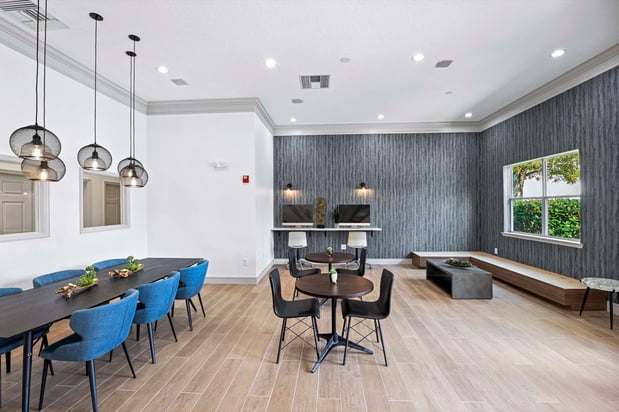 Images Halston World Gateway Apartment Homes