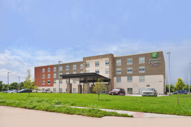 Images Holiday Inn Express & Suites Omaha Airport, an IHG Hotel