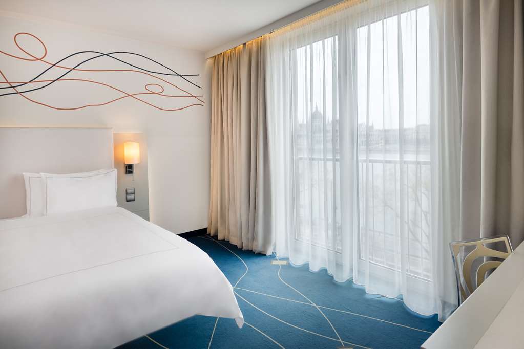 Superior Room with Danube & Parliament view Park Plaza Budapest Budapest (06 1) 487 9487