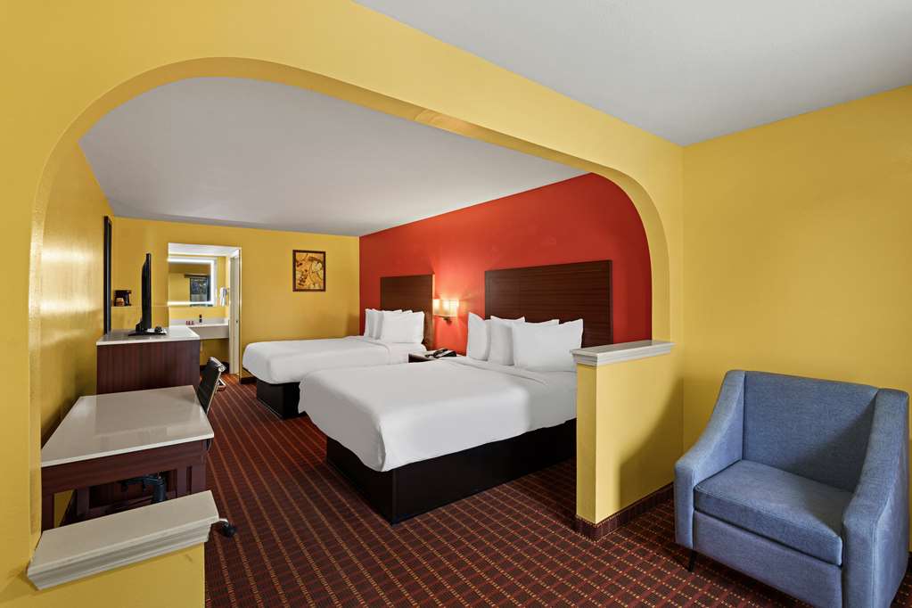 Double Queen Suite