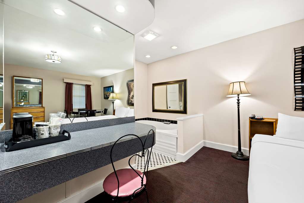 Marilyn Suite