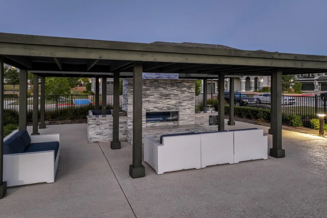 Outdoor Kitchen & Fireplace