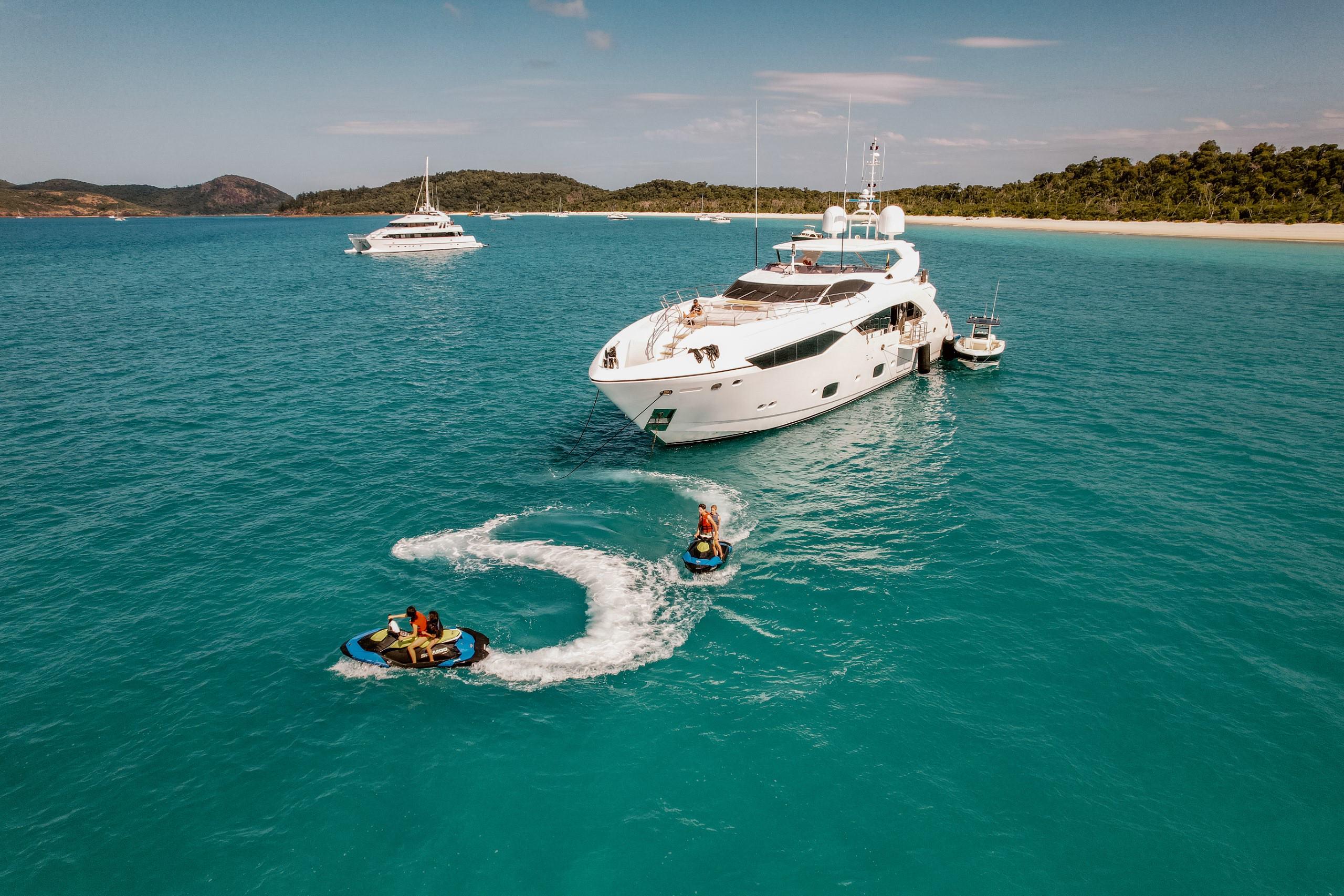 Ahoy Club | Yacht Charter & Sales Double Bay (02) 9327 3333