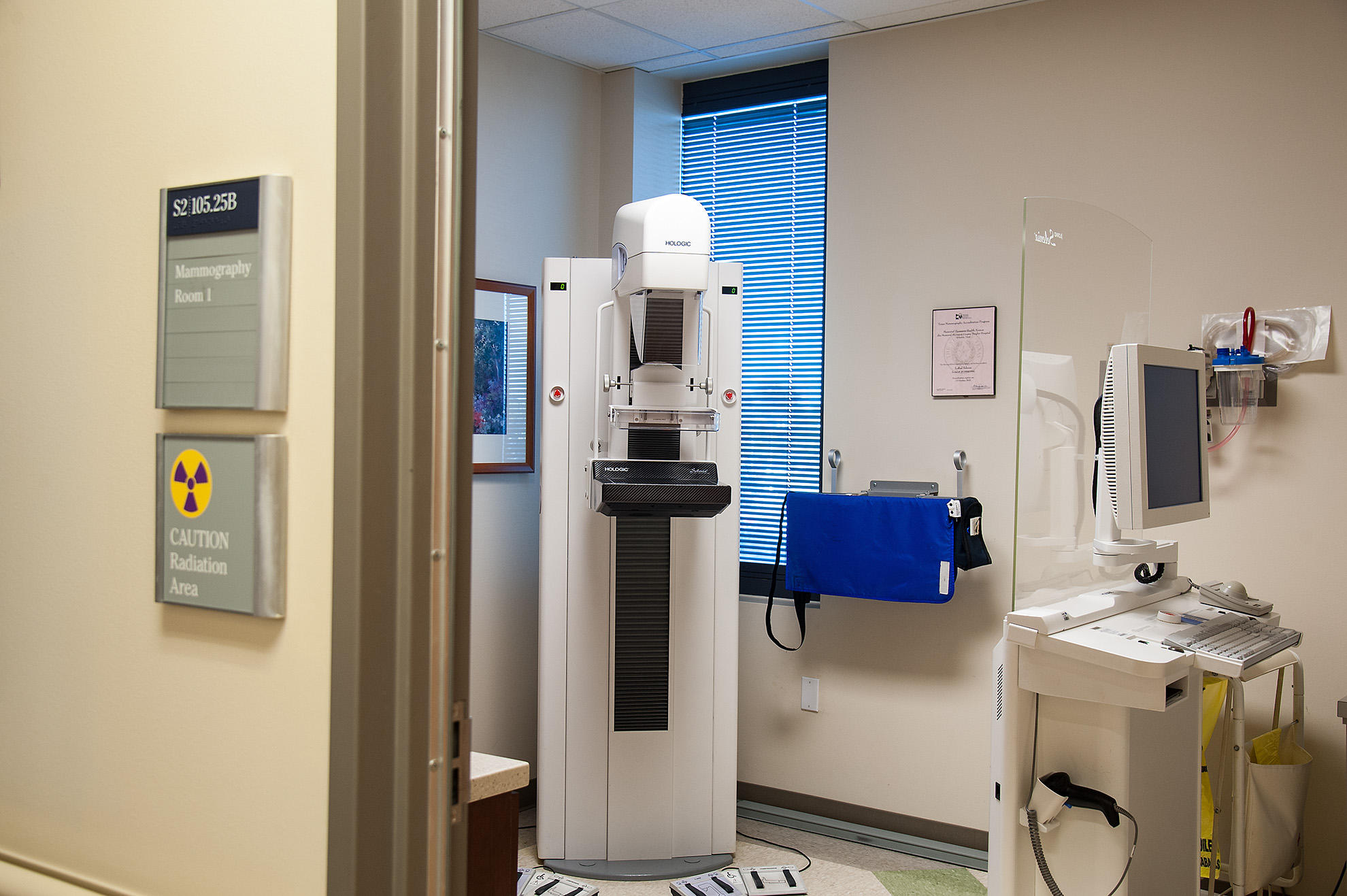 Memorial Hermann Imaging & Breast Care Center at Greater Heights Hospital imaging room.