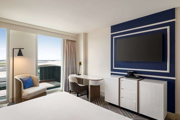 Images Hilton BNA Nashville Airport Terminal