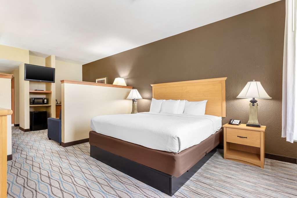 King Suite w/ Sofa Bed