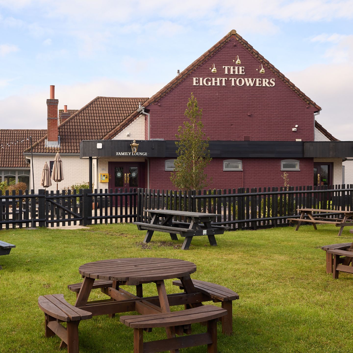 The Eight Towers pub exterior