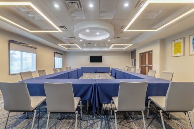 Images Holiday Inn Express & Suites Kansas City Airport by IHG