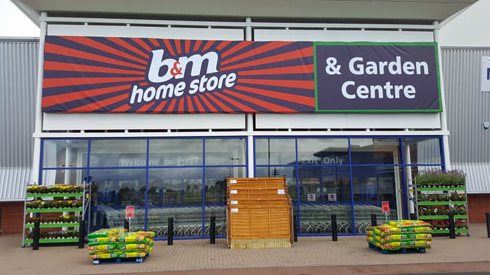 Lanark - Braidfute Retail Park (551)