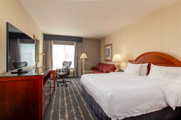 Images Hilton Garden Inn Milwaukee Northwest Conference Center