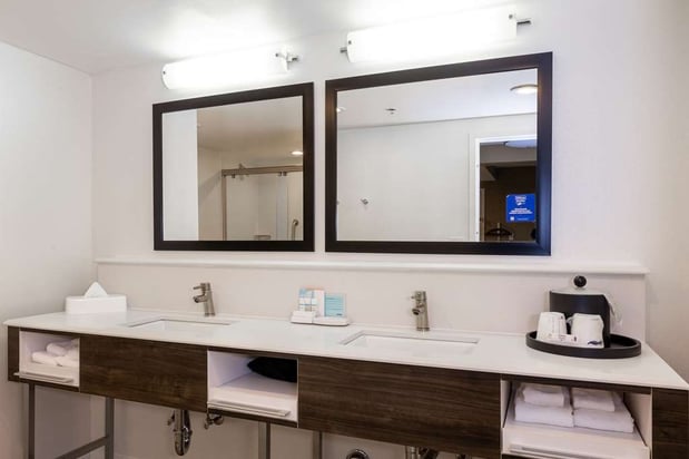 Images Hampton Inn & Suites Raleigh Cary Lenovo Center