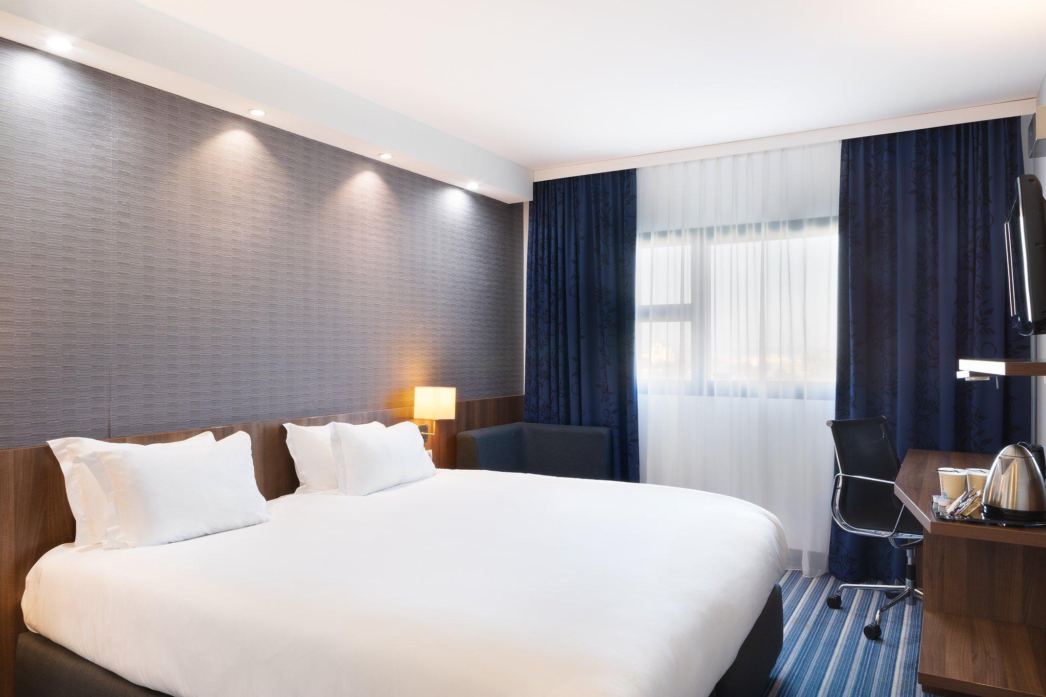 Images Holiday Inn Express Marseille Airport by IHG