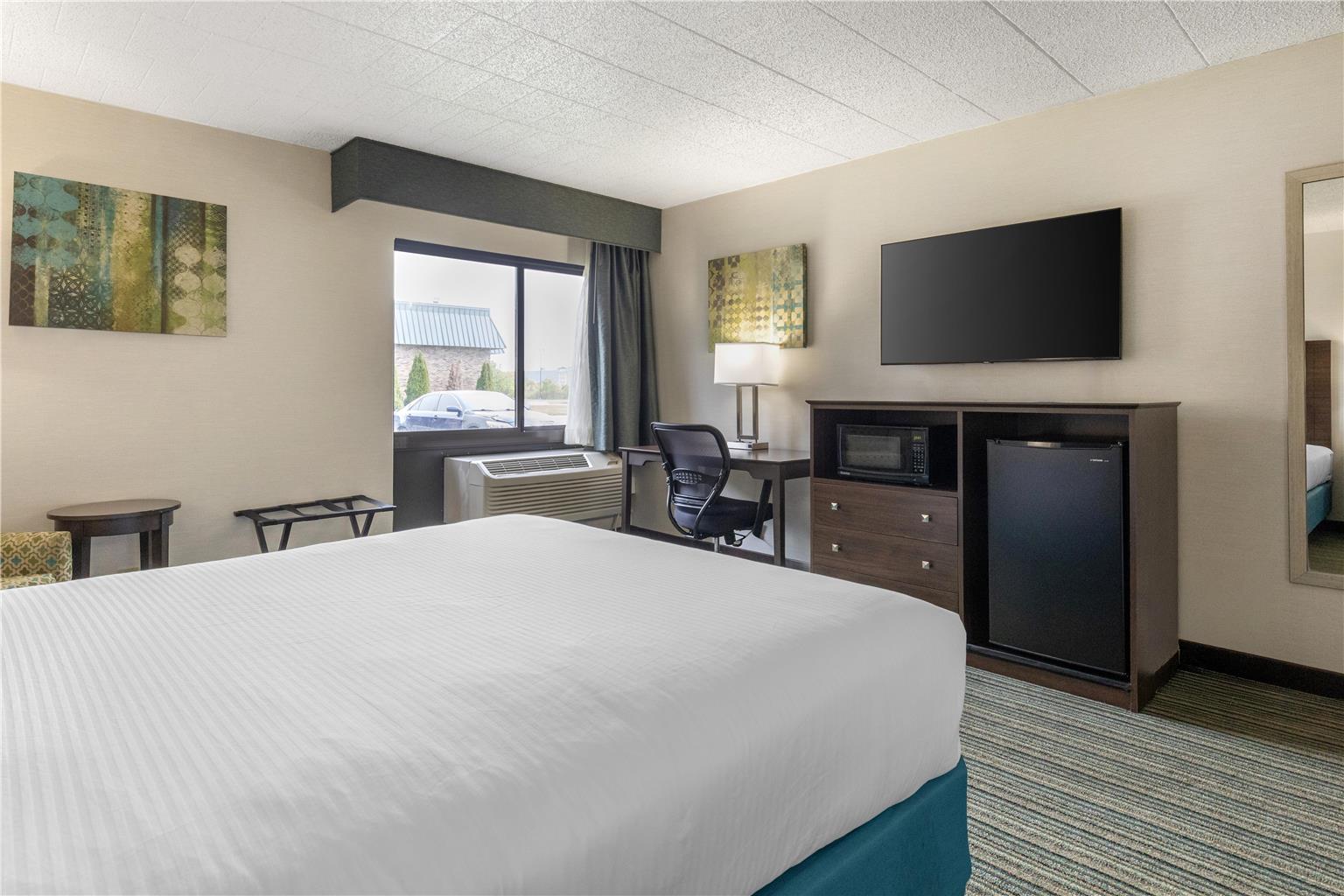 Queen Guest Room