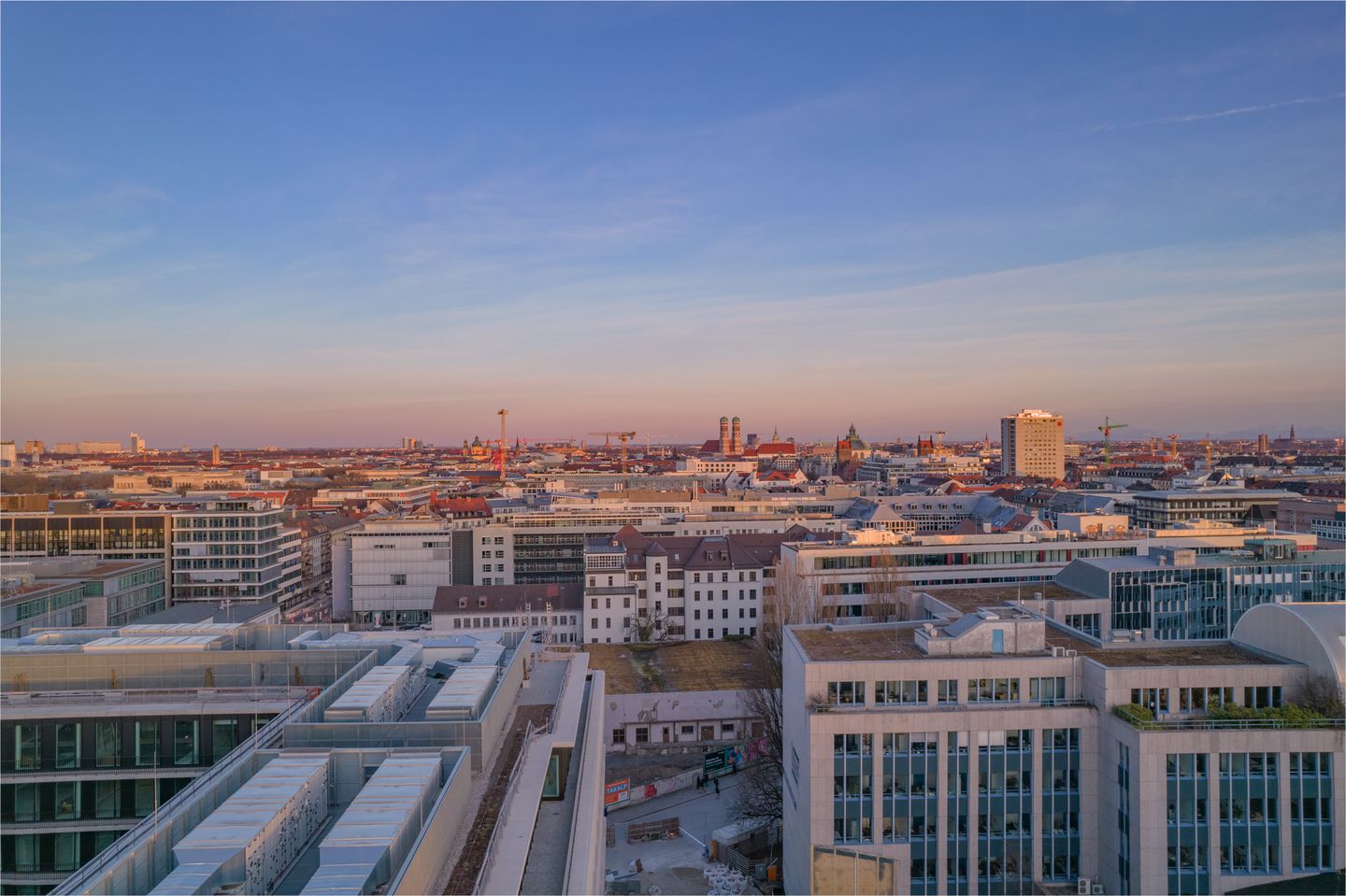 DRONEXT | Drohnenaufnahmen & Luftbilder München, Wilbrechtstr. 50a in München