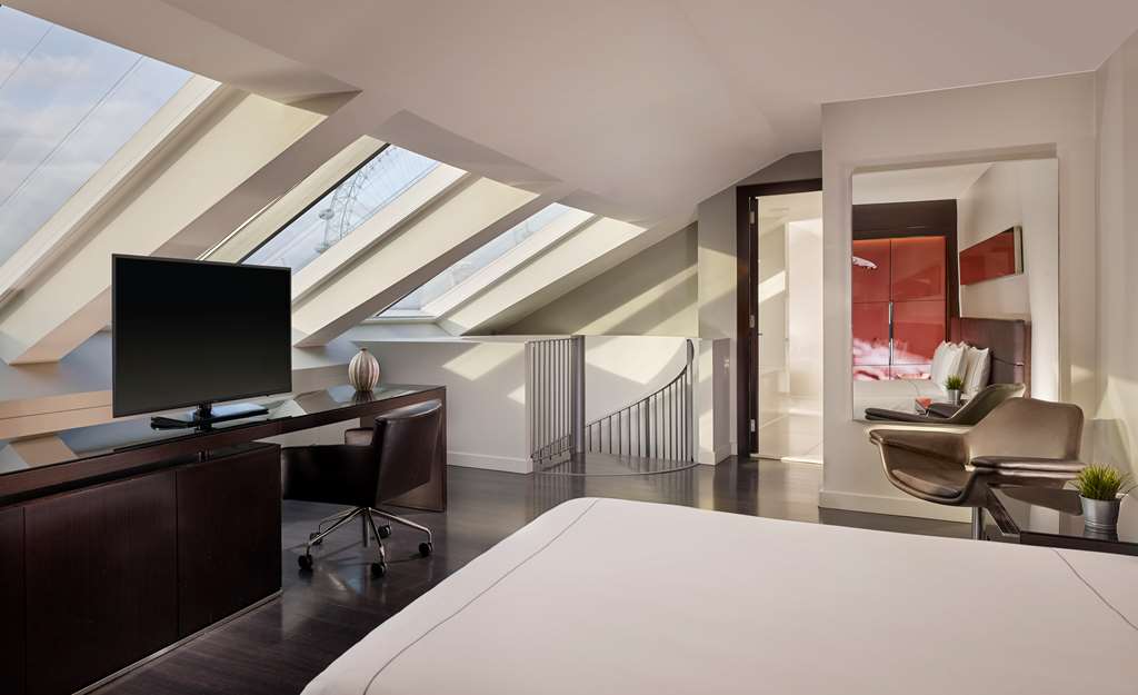 Duplex Suite bedroom Park Plaza Westminster Bridge London London 03334 006112