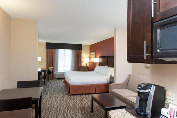 Images Holiday Inn Express & Suites Grand Rapids-North, an IHG Hotel