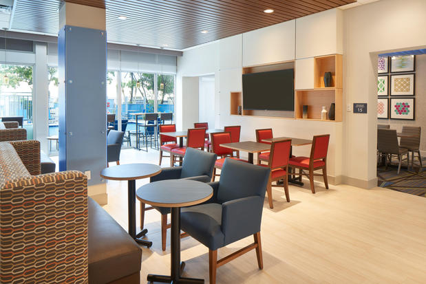 Images Holiday Inn Express & Suites Doral - Miami by IHG