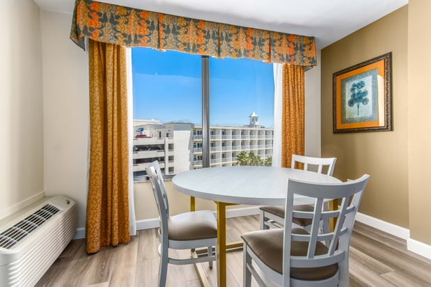 Images Holiday Inn & Suites Clearwater Beach by IHG