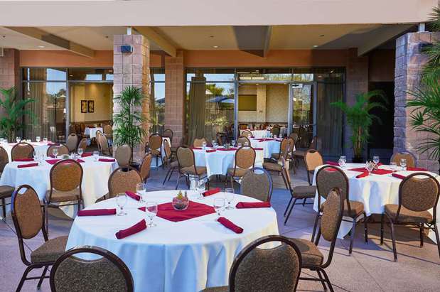 Images Embassy Suites by Hilton Phoenix Scottsdale