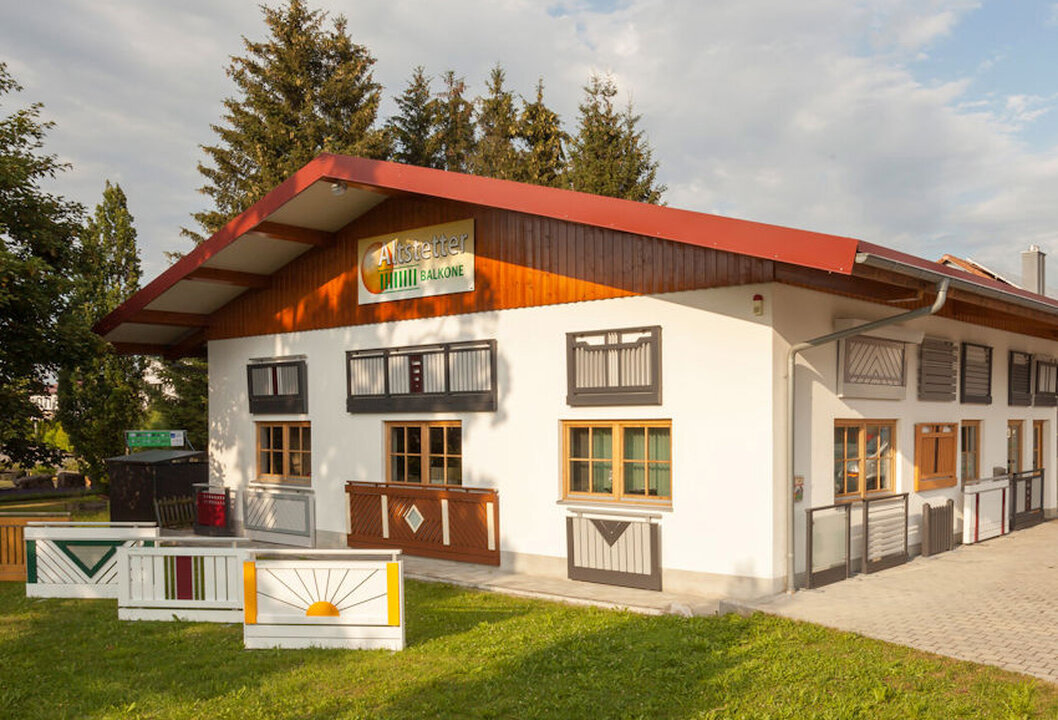 Altstetter Balkone, Krumbacher Straße 28 in Neuburg an der Kammel