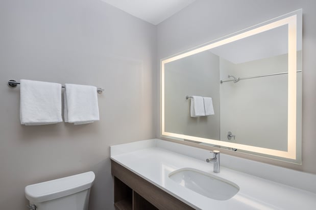 Images Holiday Inn Express & Suites Portland-Jantzen Beach by IHG
