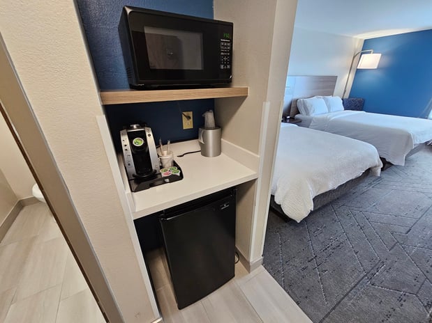 Images Holiday Inn Express & Suites Cincinnati-Blue Ash by IHG