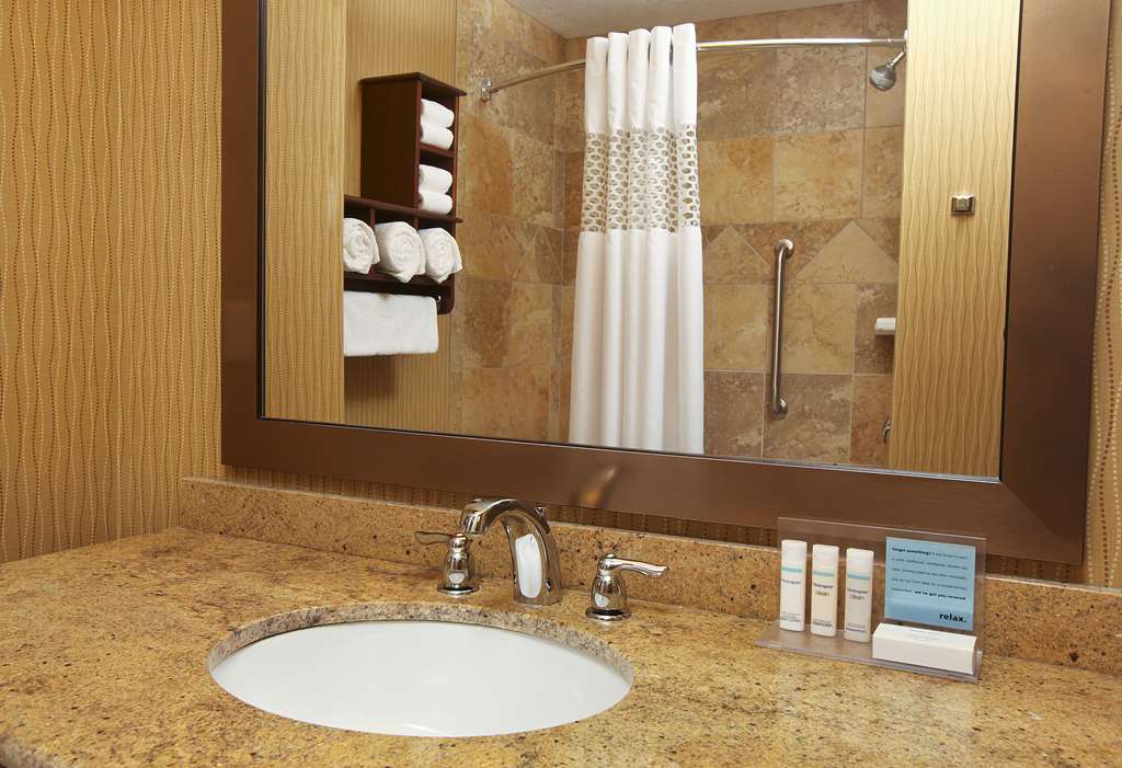 Guest room bath Hampton Inn & Suites Fargo Medical Center Fargo (701)356-8070