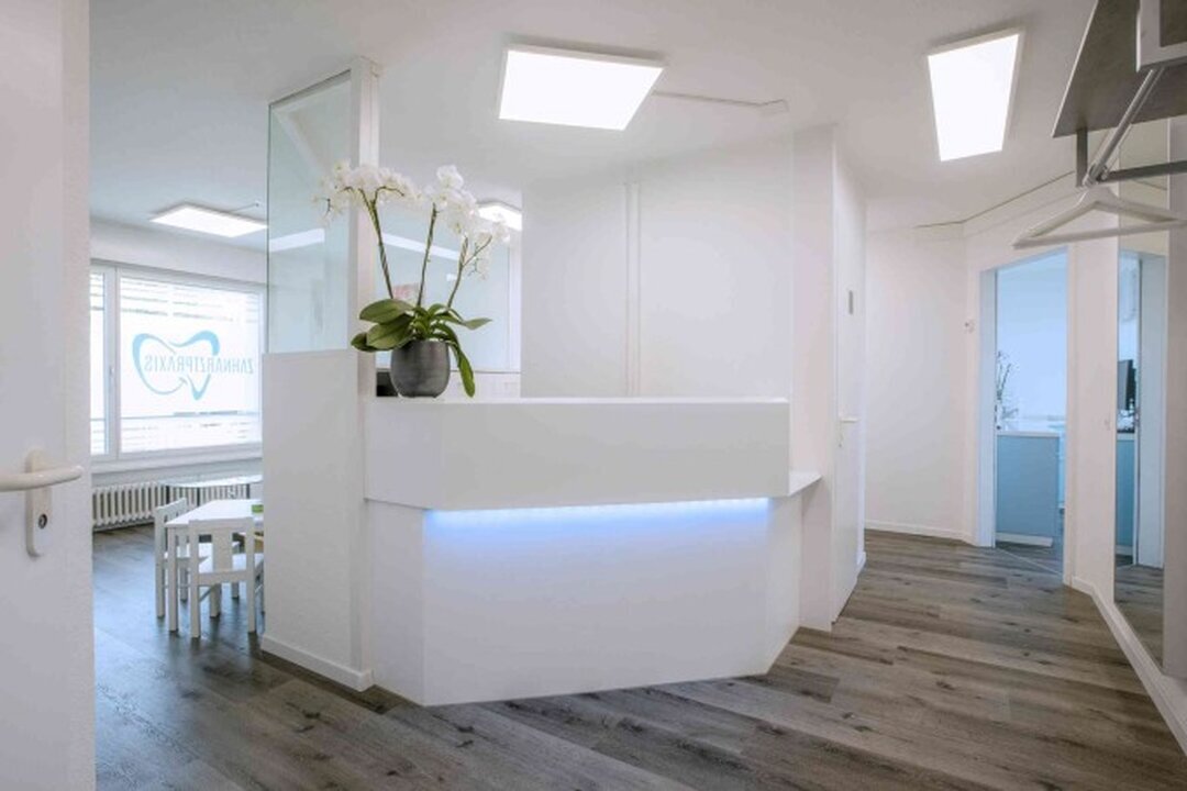 Bilder Zahnarztpraxis in Bruggwiesen