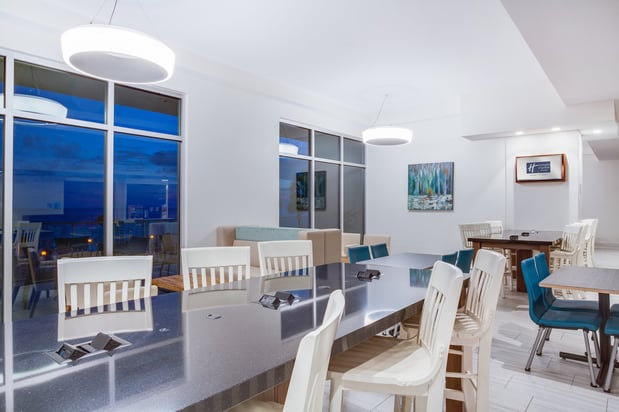 Images Holiday Inn Express & Suites Panama City Beach - Beachfront by IHG