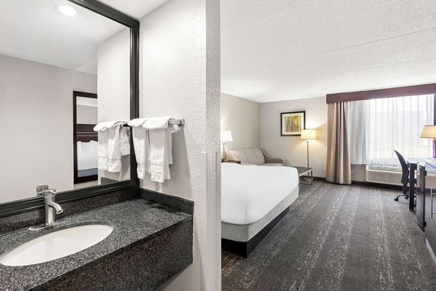 Images Best Western Luxbury Inn Fort Wayne
