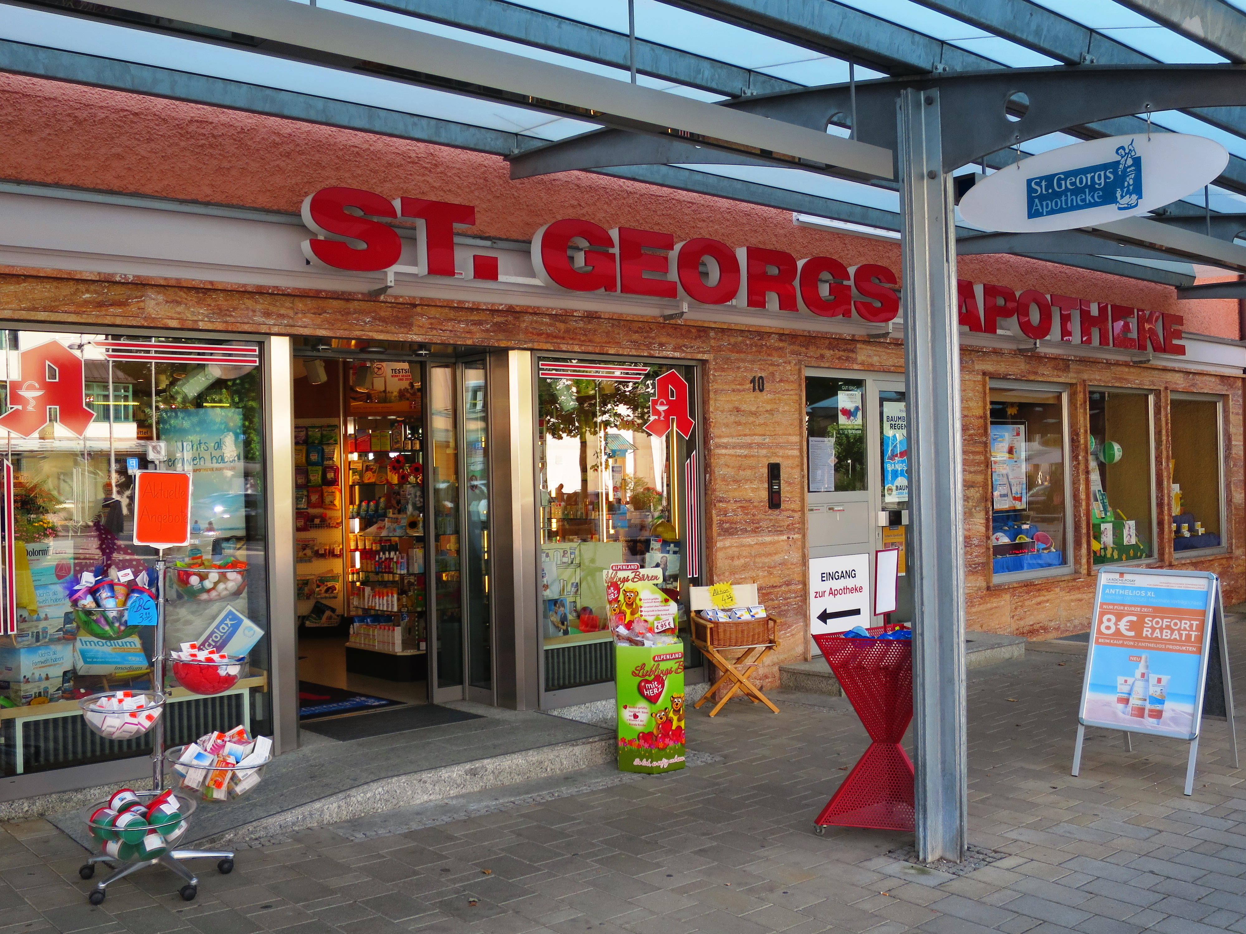 St. Georgs-Apotheke, Rathausplatz 10 in Traunreut