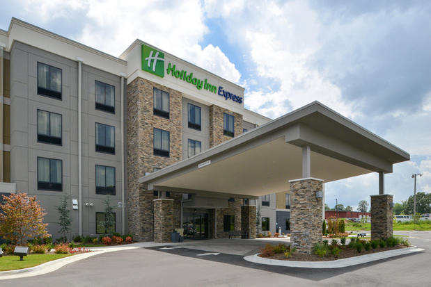 Images Holiday Inn Express & Suites Bryant - Benton Area, an IHG Hotel