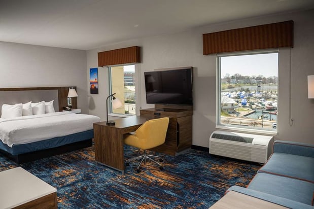Images Hampton Inn & Suites Erie Bayfront