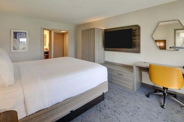 Images Holiday Inn Express & Suites Branson 76 Central by IHG