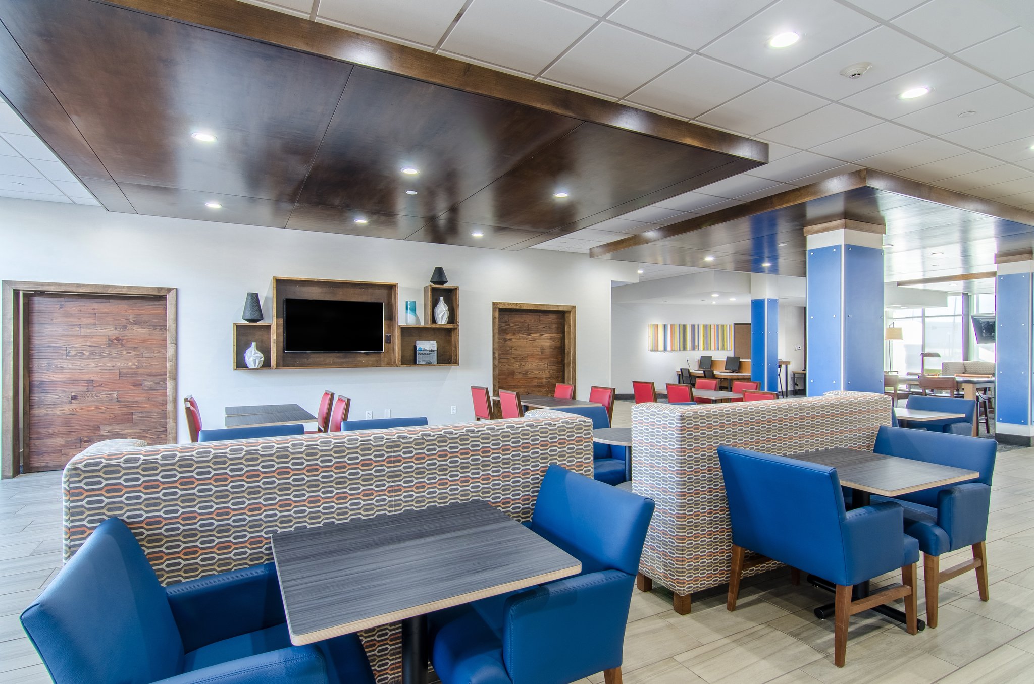Holiday Inn Express & Suites Atchison by IHG Image