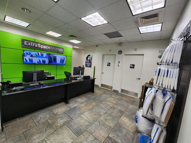 Images Extra Space Storage