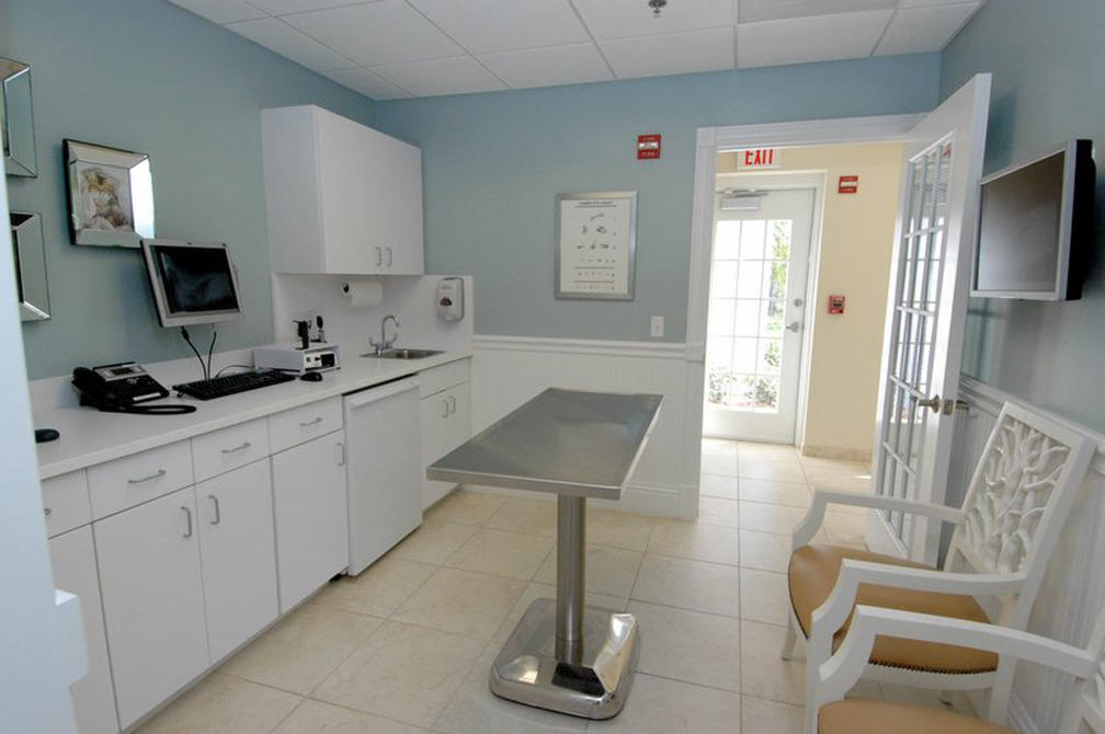 Our exam rooms are designed to be comfortable for both pet and owner. Calusa Veterinary Center Boca Raton (561)999-3000