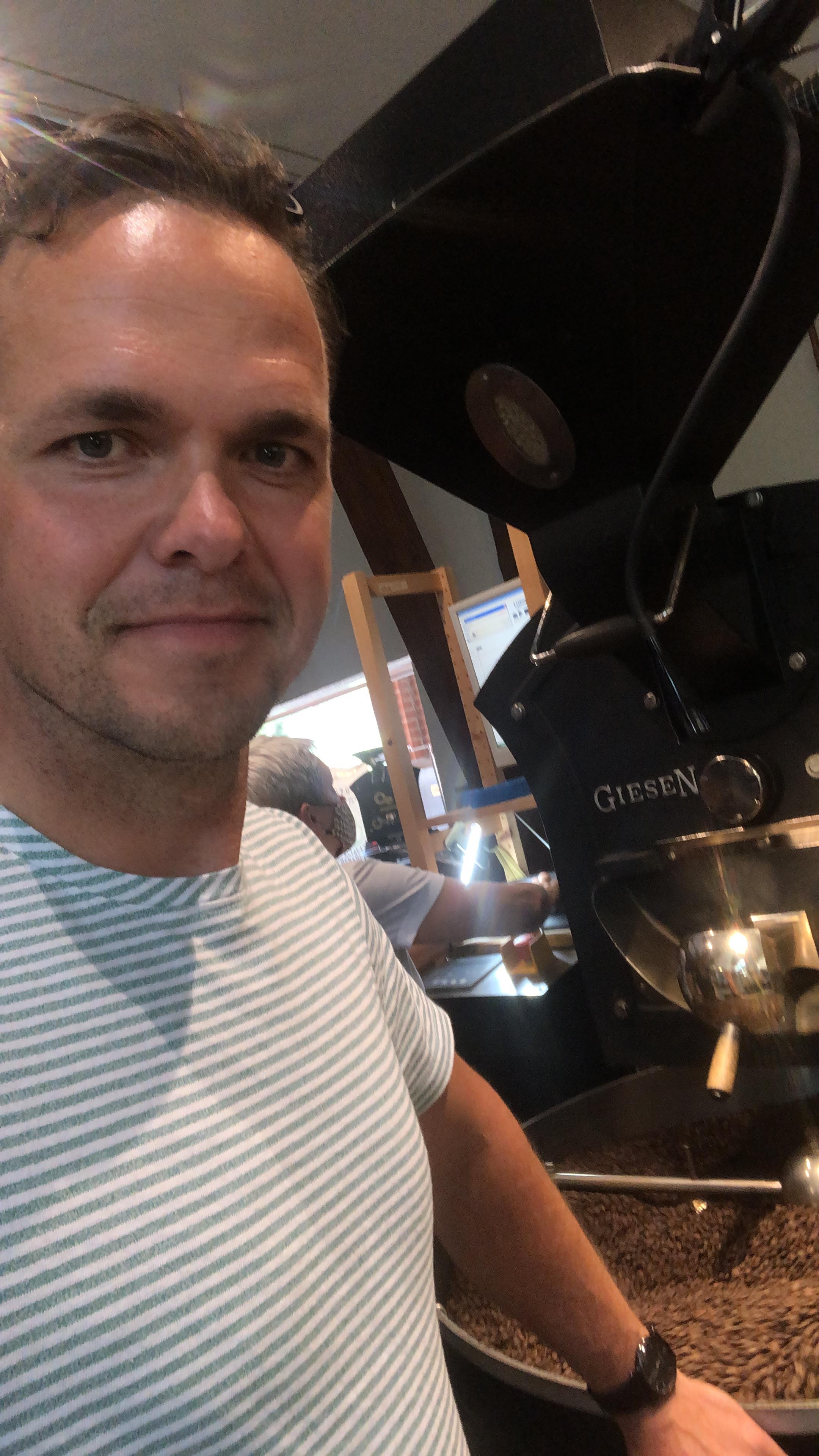 Michael Scheibe röstet seit Juni 2018 den Kaffee selbst.