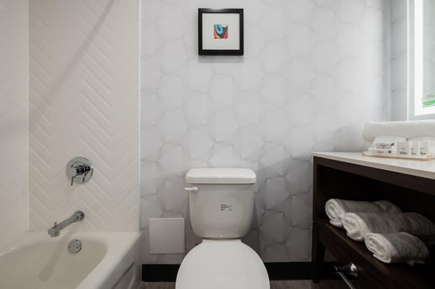 Images Holiday Inn Newark International Airport by IHG