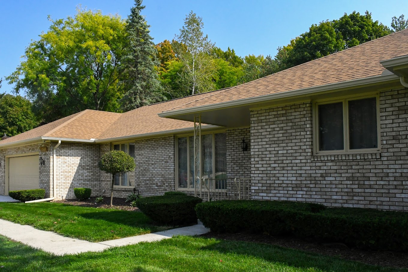 Michigan seasonal weather can wreak havoc on your home, garage, or barn roof! If you want the ultimate protection for your investment, you need a heavy-duty shingle system and an experienced roofing company to install it. Using an interlocking design, Sherriff Goslin’s Art-Loc® shingles are impact-resistant, algae resistant, and the absolute best choice if you’re concerned about durability and longevity.