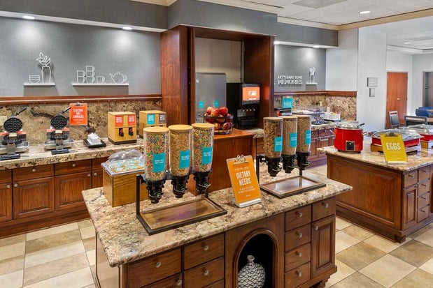 Images Hampton Inn & Suites Kansas City-Country Club Plaza