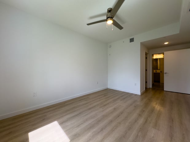 Images Caroline Golden Glades