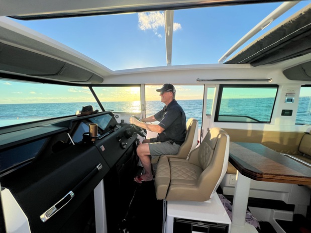 Images SeaEO Luxury Boat Charters