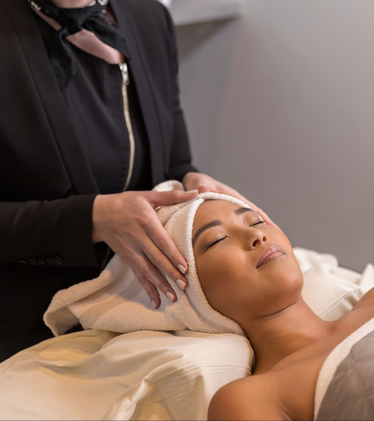 Clique Boutique - Holiday Manor Image